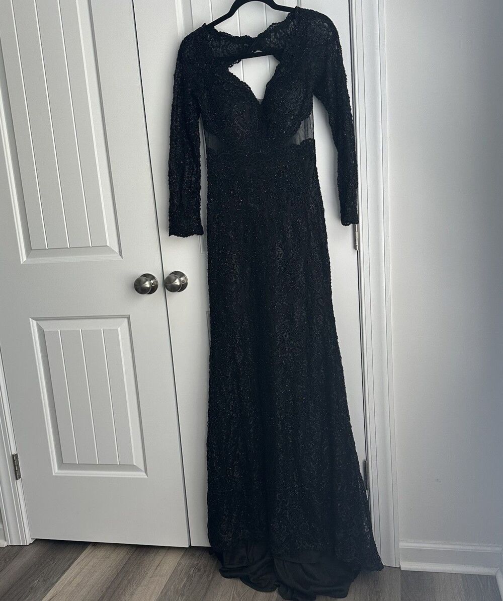 Royal Queen Black Lace Gothic Gown Size 8 Long Sleeve Keyhole Back Formal Maxi D